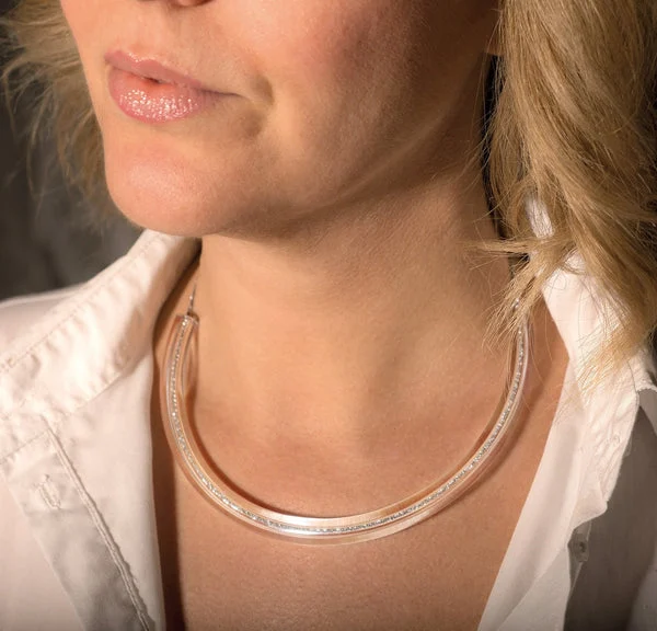 Janet, collana girocollo in vetro e argento - Blueside Emotional Design