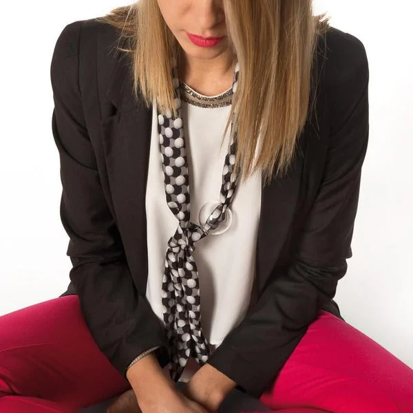 Sigalia, collana in seta con sfera in vetro - Blueside Emotional Design
