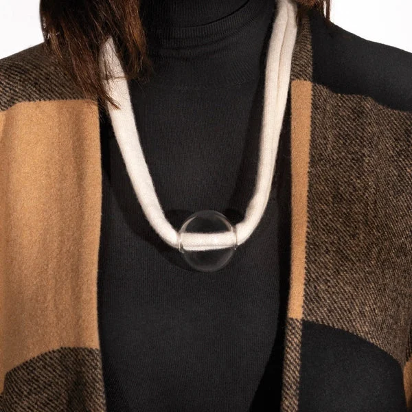Penelope, collana in cachemire con sfera in vetro - Blueside Emotional Design