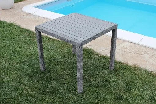 TAVOLO MINORCA IN ALLUMINIO E WICKER BIANCO 80 X 80 X H 75 CM - MAURY'S