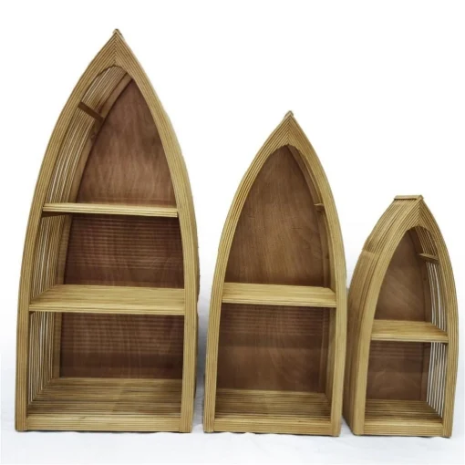 SET DI 3 MOBILI DA ARREDO VERSATILE A FORMA DI BARCA IN LEGNO CHIARO CON DIVERSI RIPIANI E DIMENSIONI (H.110X47X29CM)- (H.93X39X22CM)- (H.72X29X18CM)