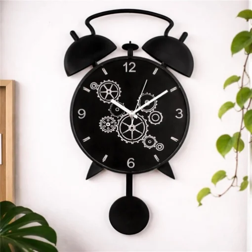 OROLOGIO DA PARETE CON PENDOLO STILE SVEGLIA 35X27 CM MOVIMENTO SILEZIOSO E CONTINUO IN PLASTICA 2 FANTASIE ASSORTITE - MAURY'S