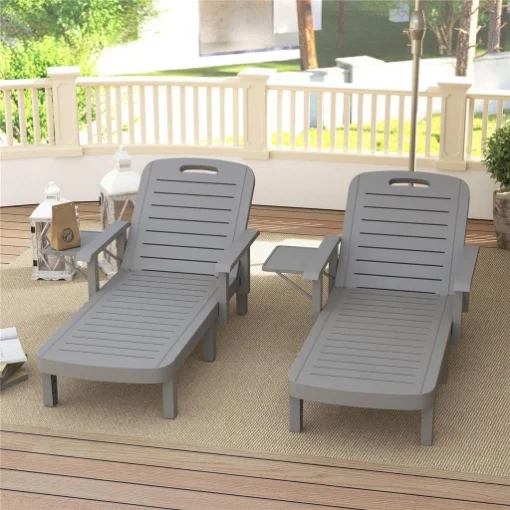 SET 2 SDRAIO DA GIARDINO REGOLABILI CON TAVOLINO E BRACCIOLI, IN POLIPROPILENE, 79X158X88 CM, GRIGIO SCURO - MAURY'S