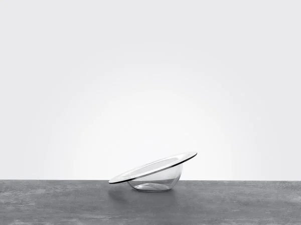 Chapeau, piatto inclinato in vetro borosilicato soffiato a bocca - Blueside Design Shop