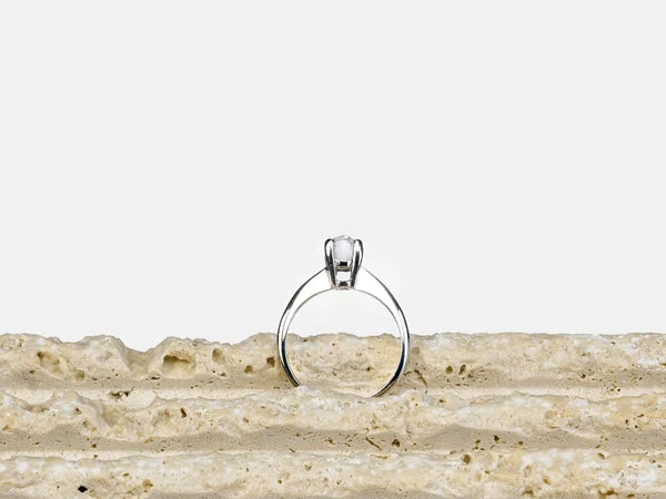 Anello Vera, solitario in vetro e argento - Blueside Emotional Design