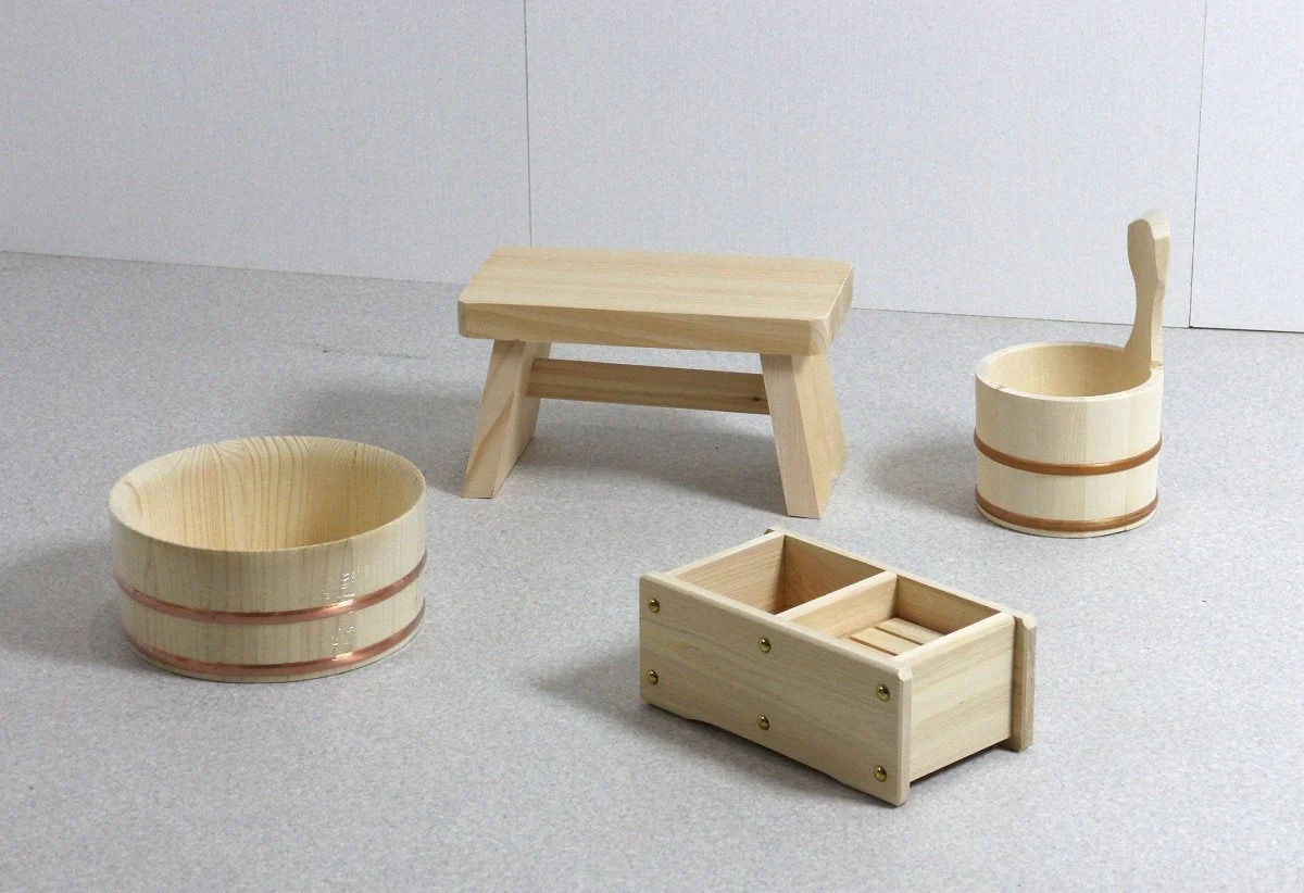 Set bagno in legno naturale 4 pezzi secchio sgabello portasapone mestolo - WAFUU JAPAN