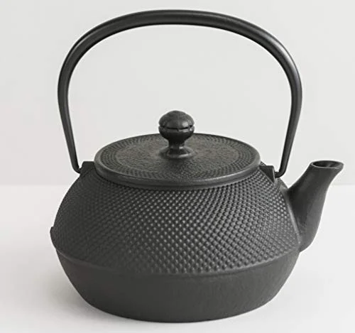 Iwachu Tetsubin Model 7 Arare IH-compatible with black firing (kama-yaki) 0.9L Nambu Tekki 11720