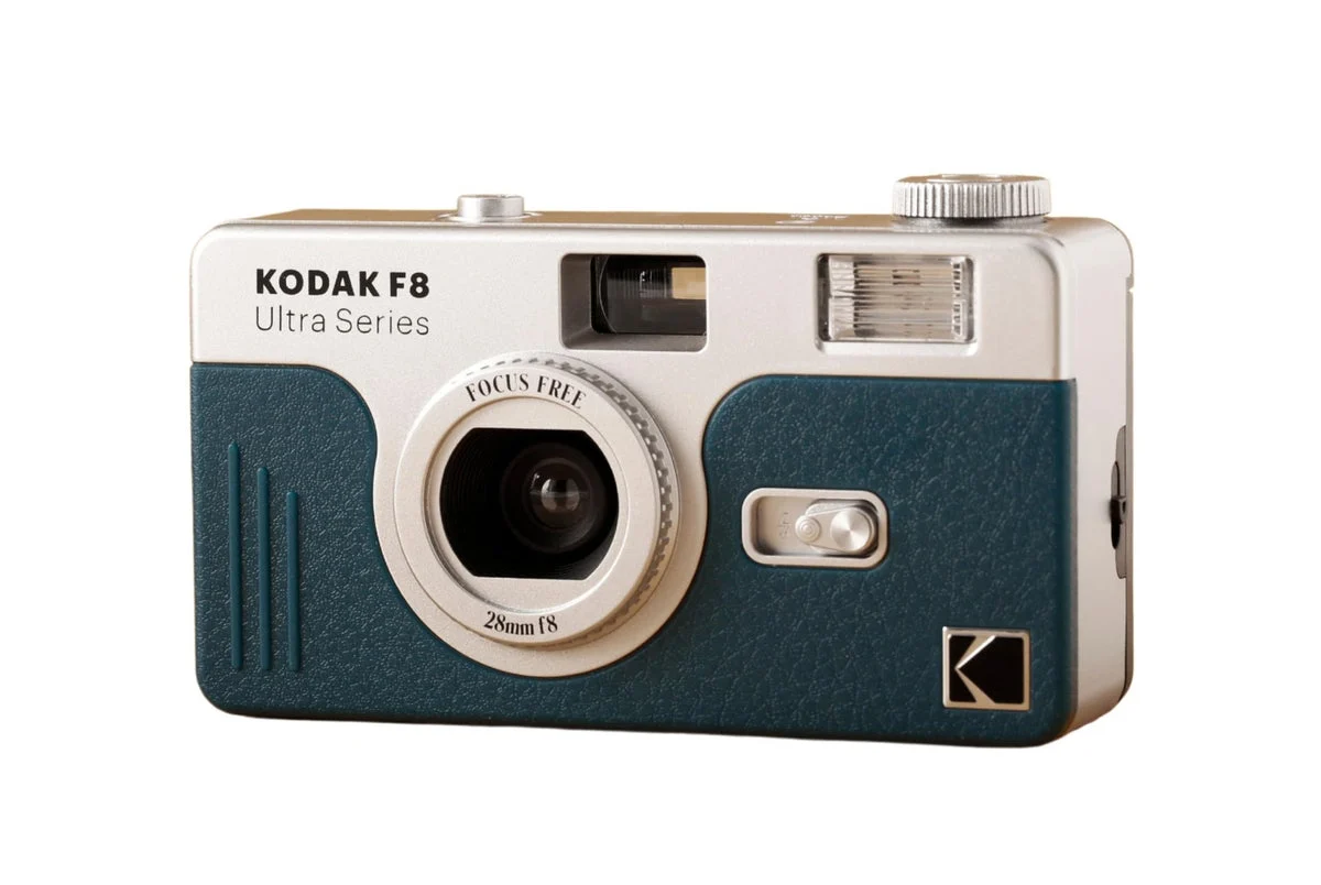 Kodak Ultra F8 fotocamera analogica 35mm con flash blu navy