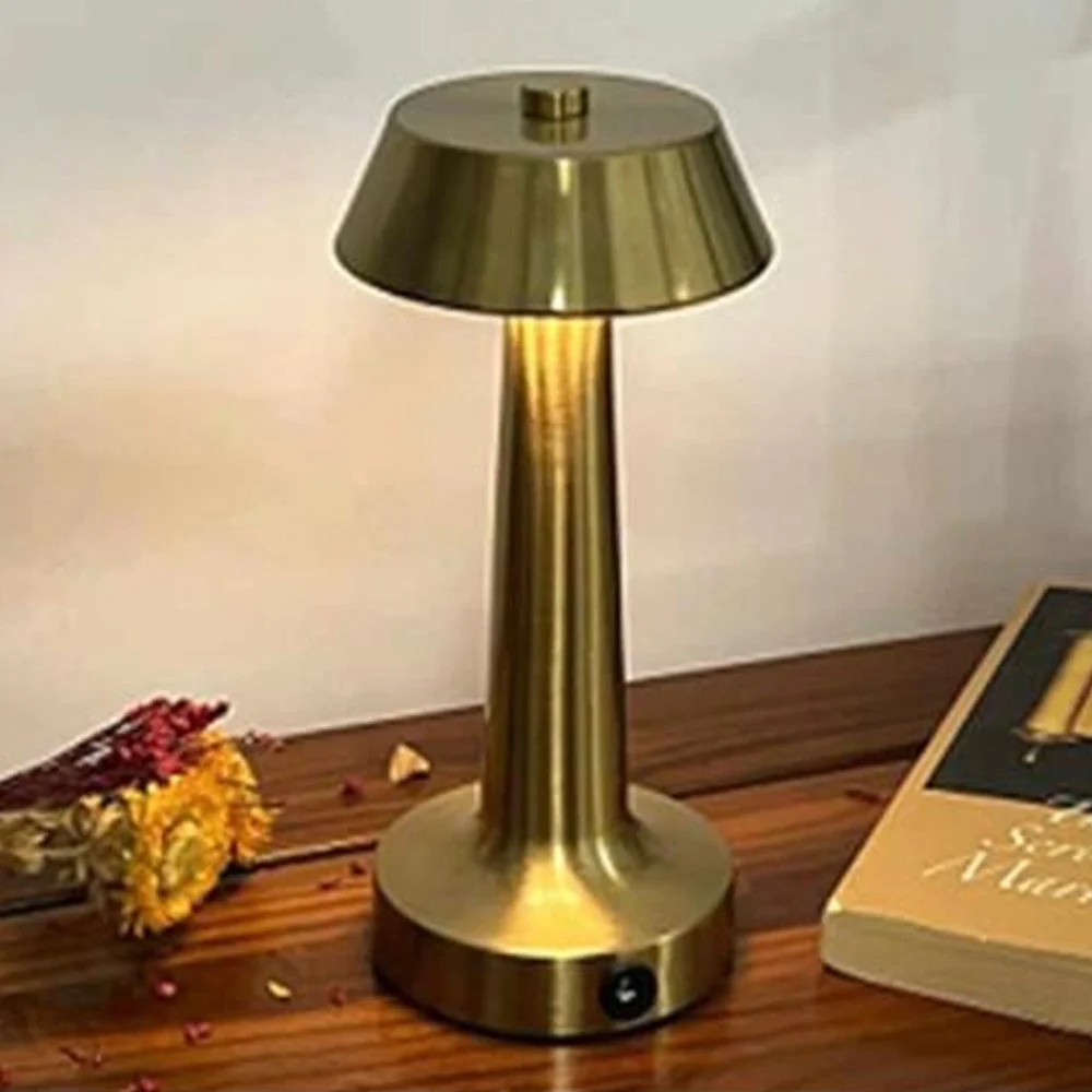 LAMPADA DA TAVOLO A LED DORATO RICARICABILE USB LUME LUCE CALDA PER BAR LOCALI - TrAdE Shop Traesio