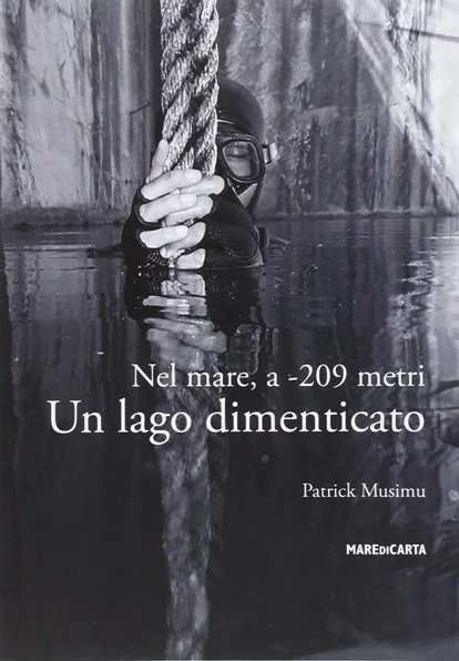 nel mare, a -209 metri