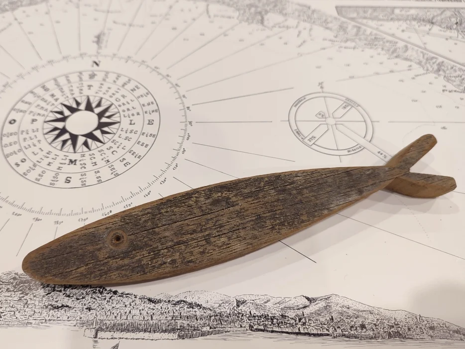 pesce di legno da appendere e da appoggio - Arredamento marinaresco
