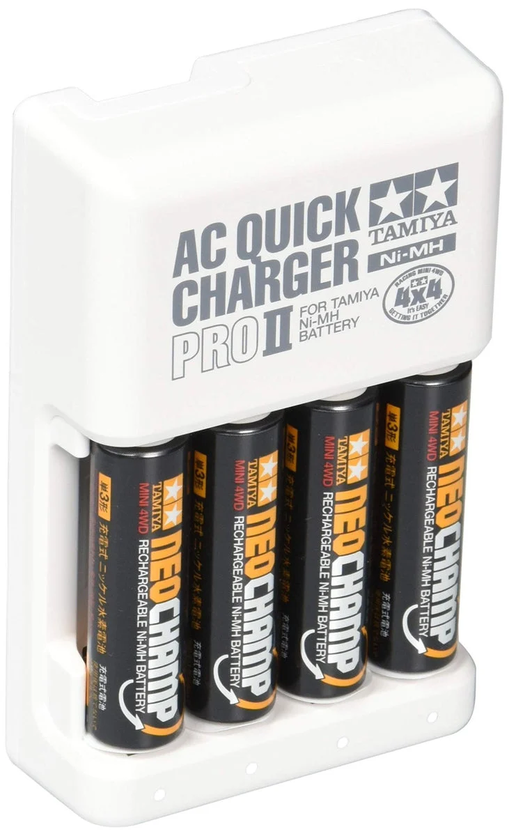 Tamiya Batteria Ricaricabile AA NiMH NeoChamp (4 pz) con Caricatore Veloce II 55116 Bianco