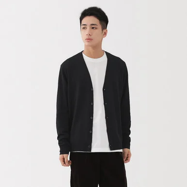 Cardigan con scollo a V in lana a maglia fine da uomo