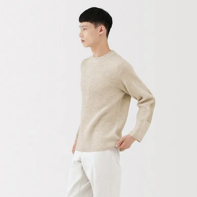 Maglione girocollo con toppe sui gomiti in lana merino a coste da uomo