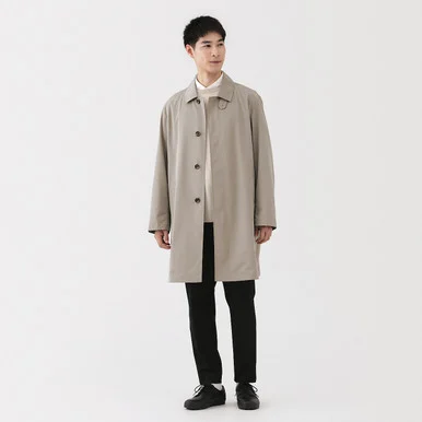 Cappotto con colletto idrorepellente in poliestere riciclato da uomo