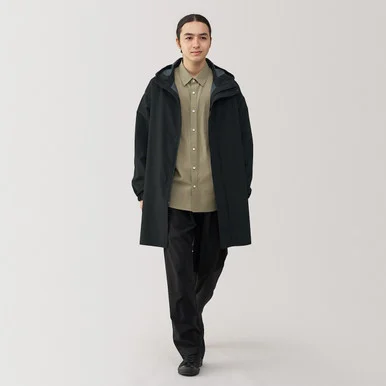 Cappotto con cappuccio idrorepellente da uomo