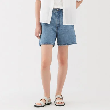 Pantaloncini in denim misto kapok da donna
