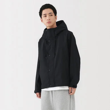 Giacca con cappuccio idrorepellente in misto cotone da uomo