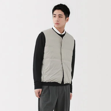 Gilet leggero senza colletto in nylon riciclato da uomo