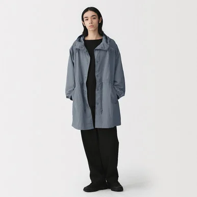 Cappotto con cappuccio in nylon riciclato idrorepellente da uomo