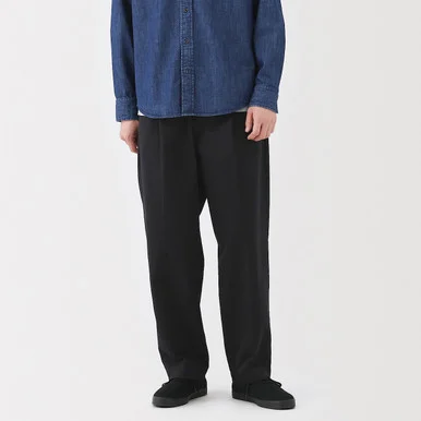 Pantaloni chino a gamba larga con pieghe sul davanti da uomo