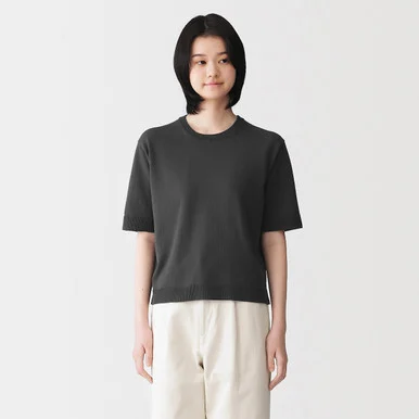 T-shirt in maglia a torsione alta in cotone biologico da donna