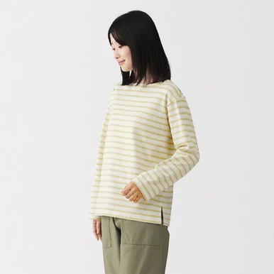 T‐shirt a maniche lunghe in cotone spesso con scollo a barca da donna