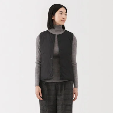 Gilet leggero senza colletto in nylon riciclato da donna