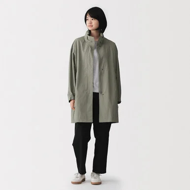 Cappotto idrorepellente con cappuccio removibile da donna