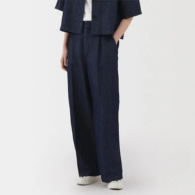 Pantaloni a gamba larga in denim mix canapa con pieghe da donna